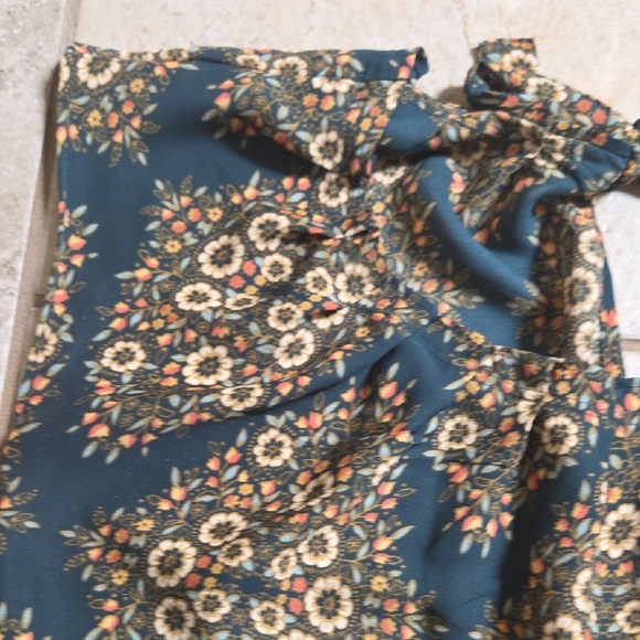 LC Lauren Conrad Floral Patterned Top - Picture 4 of 6